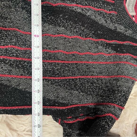 Vintage Tundra Canada Coogi Style 3D Knit Sweater - Picture 9 of 10